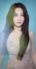 酒窝女生彭小苒气质慵懒小碎花肩带睡裙唯美摄影写真照