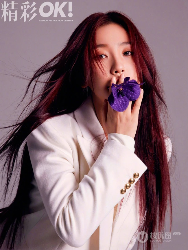 虞书欣精彩OK杂志写真，不同服饰展现多样青春少女时尚魅力