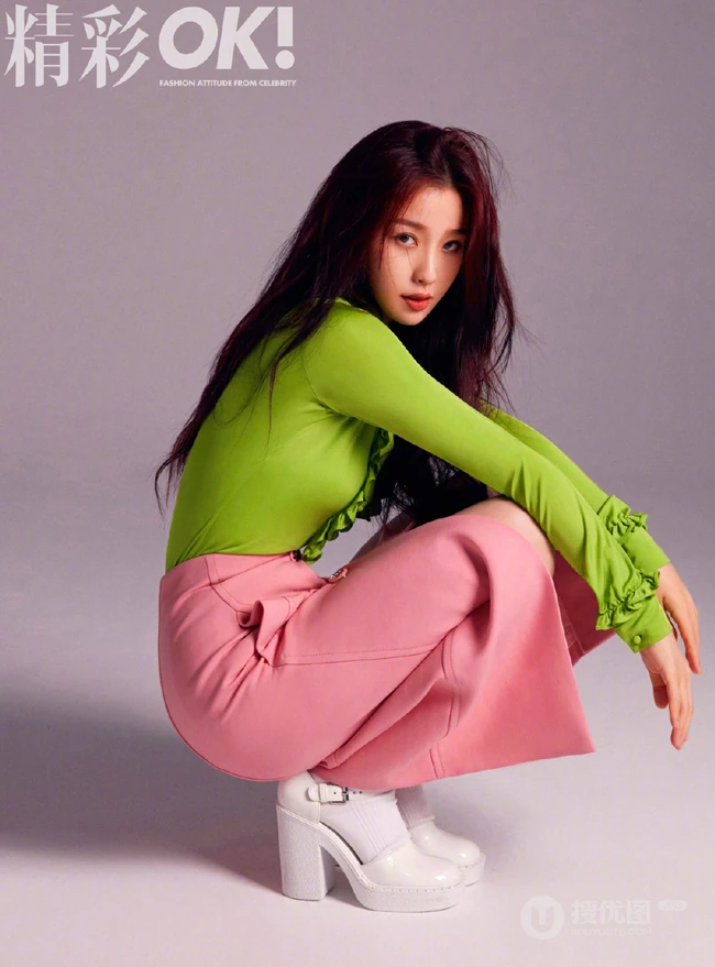 虞书欣精彩OK杂志写真，不同服饰展现多样青春少女时尚魅力