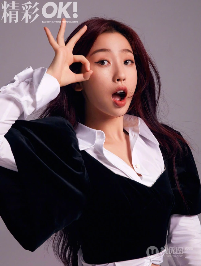 虞书欣精彩OK杂志写真，不同服饰展现多样青春少女时尚魅力