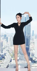 安徽籍女演员陆妍淇黑裙高跟夏末穿搭优雅写真图片