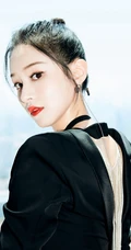 安徽籍女演员陆妍淇黑裙高跟夏末穿搭优雅写真图片