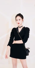 安徽籍女演员陆妍淇黑裙高跟夏末穿搭优雅写真图片