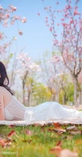 沈大小姐最新森系写真，沈梦瑶肩带睡裙户外小树林唯美气质柔美美图