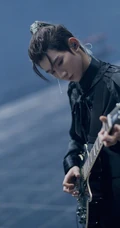 TFBOYS演唱会上王源的三套look装扮帅气写真，舞台照图片