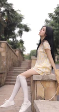 长发，高颜，浅粉又很甜，手拿草帽的小姐姐暖色印花连衣裙清新写真集