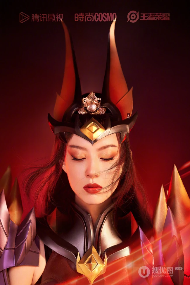 李斯丹妮姐姐破次元COSMO大片，手握屠龙之刃，王者荣耀之花木兰