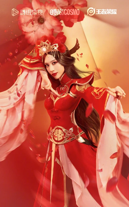 王霏霏红衣霞冠超美COS《王者荣耀》露娜写真美照