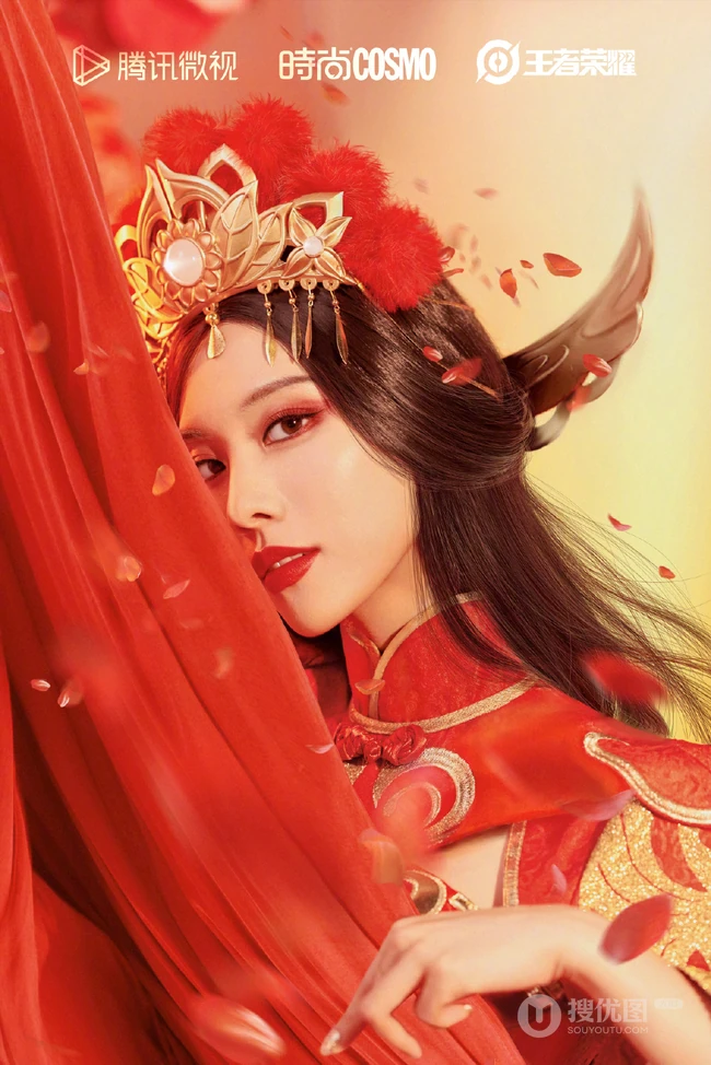 王霏霏红衣霞冠超美COS《王者荣耀》露娜写真美照