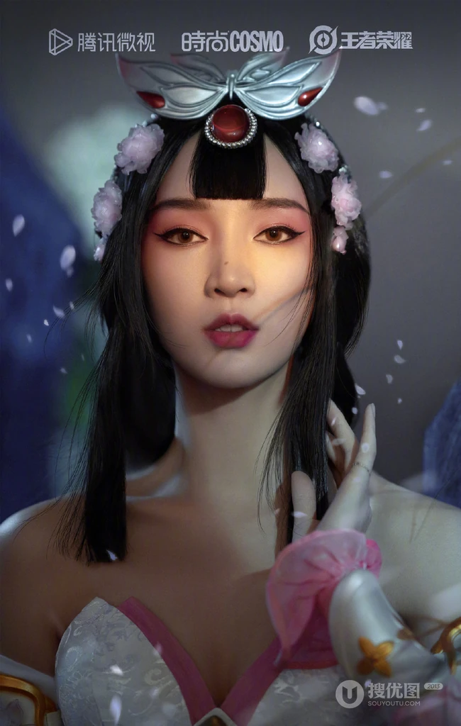 孟佳化身《王者荣耀》甄姬气质破次元COSMO写真大片