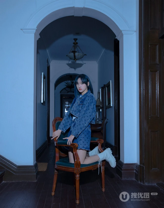 程潇个性酷美&ldquo;时光邮局&rdquo;主题杂志短裙系列写真大片
