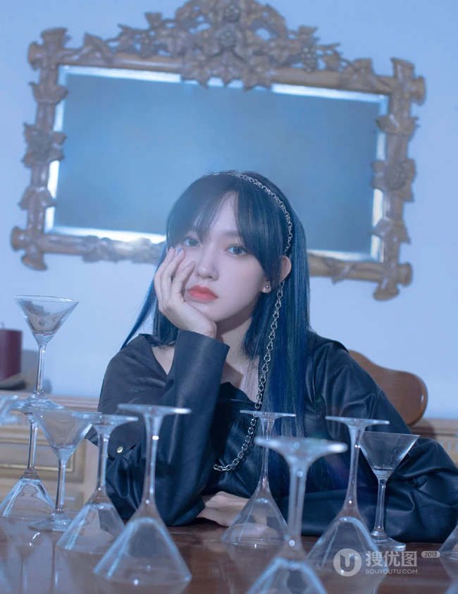 程潇个性酷美&ldquo;时光邮局&rdquo;主题杂志短裙系列写真大片