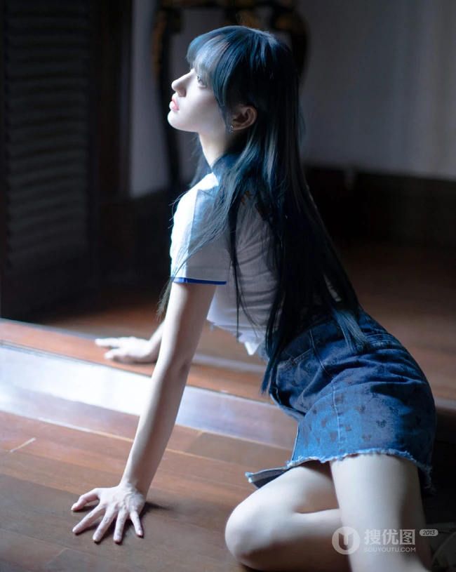程潇个性酷美&ldquo;时光邮局&rdquo;主题杂志短裙系列写真大片