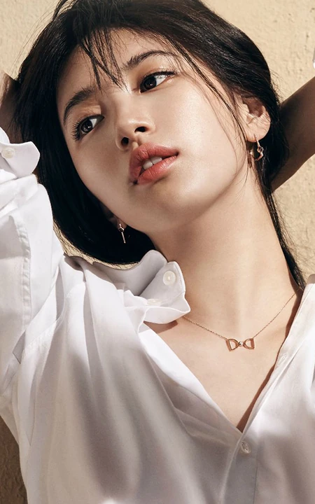 穿白色衬衫性感撩发的清纯的韩国美女高清手机壁纸