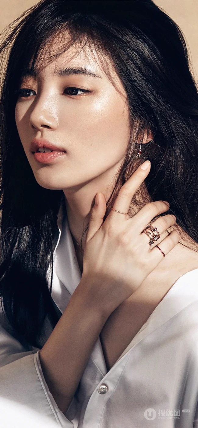 穿白色衬衫性感撩发的清纯的韩国美女高清手机壁纸