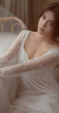 成熟又有魅力的气质女人V领肩带睡裙居家温柔写真图集