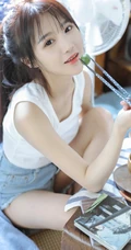 小巧玲珑的可爱邻家少女白色小背心牛仔短裤气质夏日写真图集