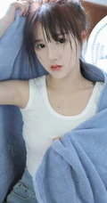小巧玲珑的可爱邻家少女白色小背心牛仔短裤气质夏日写真图集
