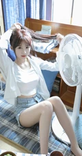 小巧玲珑的可爱邻家少女白色小背心牛仔短裤气质夏日写真图集