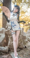 这腿真纤细啊！浅粉娇小可人少女风格旗袍装高跟显线条感户外写真图集
