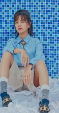 庄达菲复古文艺风格户外青草地唯美写真图片