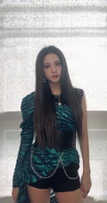 金智秀酷美时尚紧身衣短裤大秀线条感写真照片