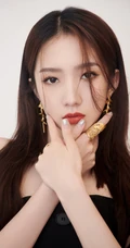 孟美岐气质美肩好动人，孟美岐全黑look露肩装参加某活动写真图片