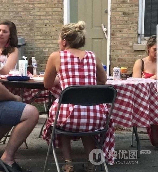 撞衫了，欧女生人这衫撞的有点尴尬啊！