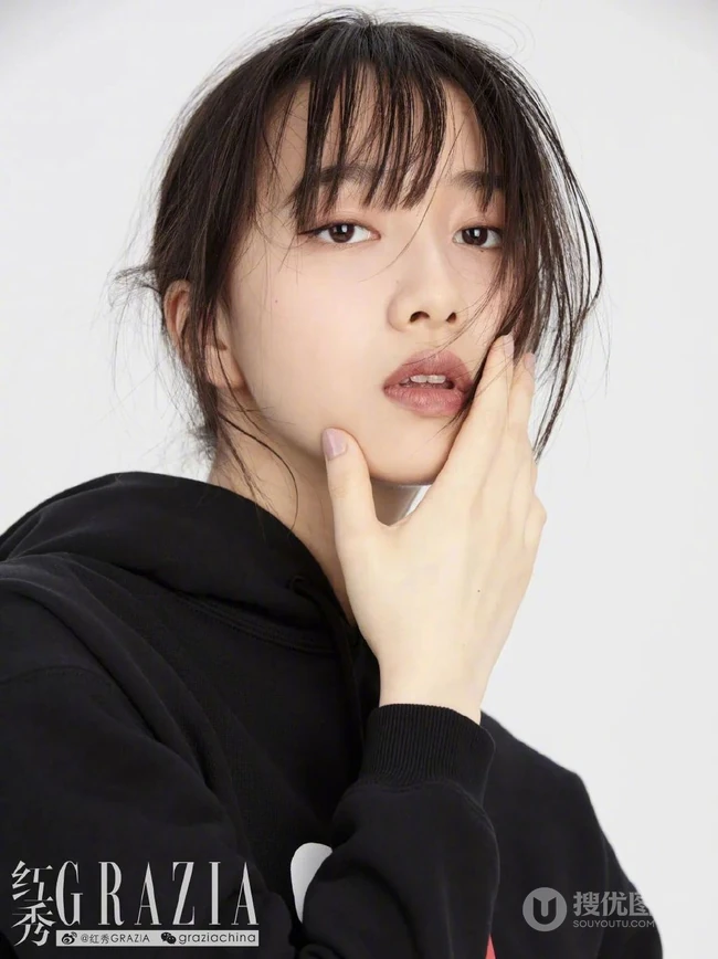 木村心美气质紧身衣、时尚服饰搭配登杂志青春靓丽写真图片
