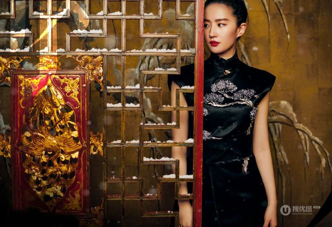 刘亦菲《花木兰》宣传写真，古典古典装红衣着身，一展飒爽英姿