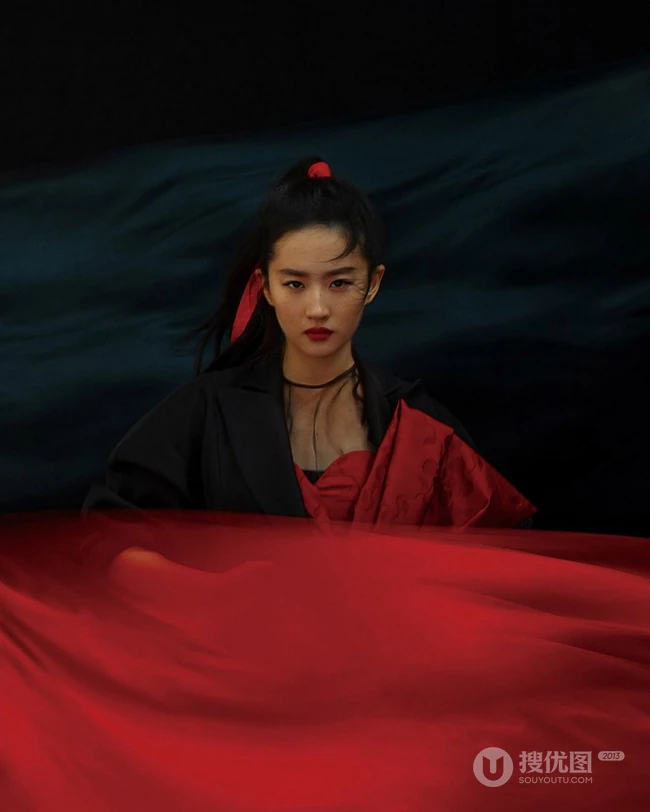 刘亦菲《花木兰》宣传写真，古典古典装红衣着身，一展飒爽英姿