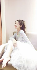 宣璐气质轻纱白裙亮片装舞蹈服居家写真美照