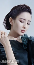 佟丽娅微博晒最新时尚杂志写真集，大背梳发型酷美有型