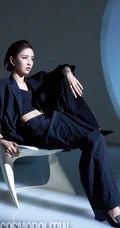 佟丽娅微博晒最新时尚杂志写真集，大背梳发型酷美有型