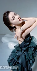 佟丽娅微博晒最新时尚杂志写真集，大背梳发型酷美有型