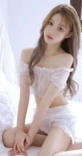 这奶油蛋糕真诱人，纤细线条，线条感，白皙少女轻纱轻纱白衣短裤室内写真