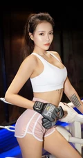 擂台上的气质拳击女生梦娜紧身背心短裤着身尽显匀称身材写真美图