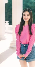 李兰迪可爱俏皮粉衣牛仔裤装扮户外写真图片