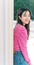 李兰迪可爱俏皮粉衣牛仔裤装扮户外写真图片