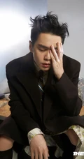 张若昀卷发发型慵懒帅气杂志写真图片