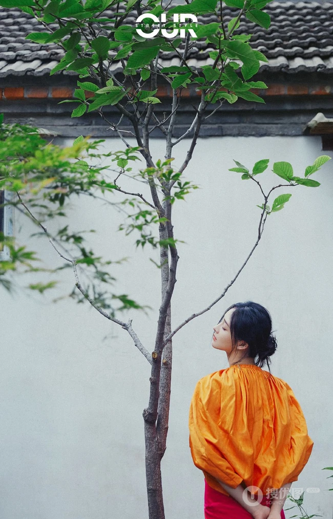 周洁琼夏日写真图片，玩转多种色彩的周洁琼，诠释多样魅力