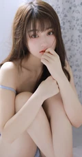 眼睛又大又好看的漂亮少女肩带衣短裤展气质蛮腰室内写真图集