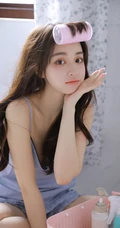 眼睛又大又好看的漂亮少女肩带衣短裤展气质蛮腰室内写真图集