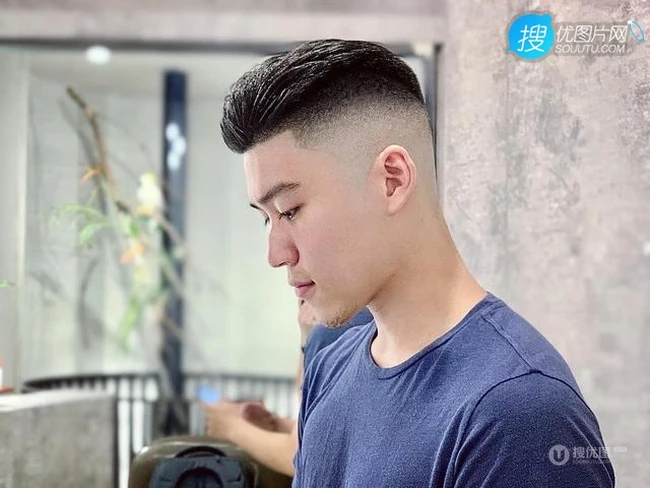 夏天到了， 尝试下大背头发型吧！多款适合男士的清爽帅气背头发型图片 第4张