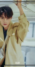 官鸿大衣夹克装户外破旧巴士唯美写真图片
