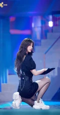 THE9女团成员气质酷美舞台照，9位女孩各展不同舞台风魅力
