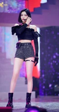 THE9女团成员气质酷美舞台照，9位女孩各展不同舞台风魅力
