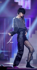 THE9女团成员气质酷美舞台照，9位女孩各展不同舞台风魅力