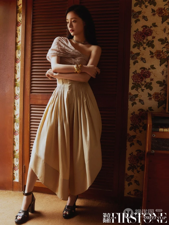 周洁琼柔美写真，多套服饰，知性优雅动人心弦