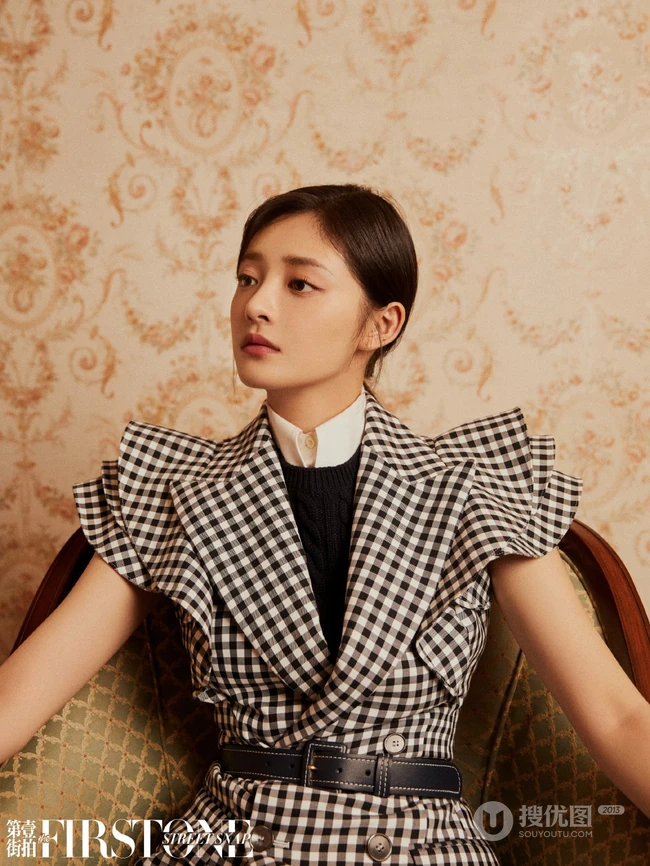 周洁琼柔美写真，多套服饰，知性优雅动人心弦